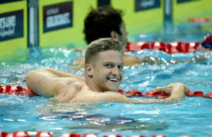 O campeão mundial de peito Sam Williamson comemora retorno bem-sucedido no Campeonato Estadual de Victoria