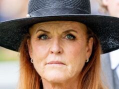 Sarah Ferguson visita centro de saúde antes da prisão do ex-príncipe Andrew