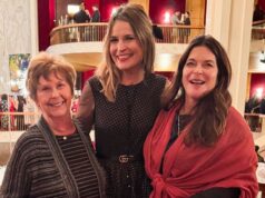 Autoridades revistam a casa de Anne Guthrie depois que a mãe Nancy desaparece