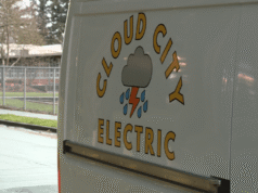 A van de um eletricista de Portland foi falsamente acusada de ser um veículo do FBI em um vídeo popular do TikTok.