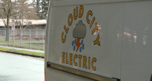 A van de um eletricista de Portland foi falsamente acusada de ser um veículo do FBI em um vídeo popular do TikTok.