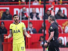 o forte apoio do técnico do Tottenham após a expulsão e a dura sanção da Premier League