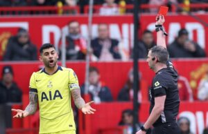 o forte apoio do técnico do Tottenham após a expulsão e a dura sanção da Premier League