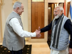 Benjamin Netanyahu recebe o primeiro-ministro Modi em trajes tradicionais indianos para jantar