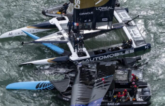 Los Gallos almejam a final após confronto sério entre França e Nova Zelândia