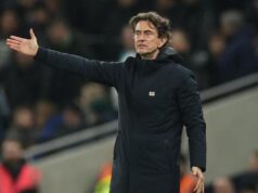 Spurs demite o técnico Frank quando a batalha pelo rebaixamento começa