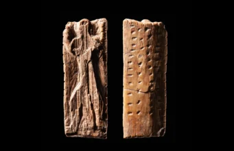 Placas de 40 mil anos mostram que as pessoas registravam informações muito antes de escrever