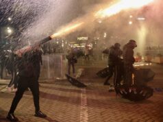 Conflitos na Albânia Manifestantes pedem a renúncia do primeiro-ministro Rama | Notícias de protesto