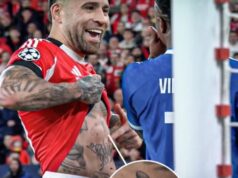 Nicolás Otamendi também conheceu Vinicius e mostrou-lhe a tatuagem dos troféus da seleção argentina: “Ganhei”