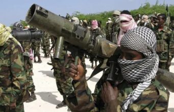 Somália: Líder do ISIS é caçado enquanto os EUA intensificam ataques aéreos contra o grupo terrorista