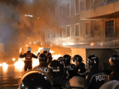 Protestos eclodiram na Albânia por causa de um suposto escândalo de corrupção envolvendo o governo