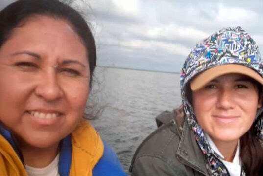 Empregos sem Fronteiras: Professores viajam por rios e montanhas para chegar a uma escola rural na Divisão Mitre