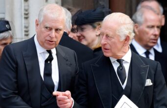 O ex-príncipe Andrew foi preso sob suspeita de má conduta pública, segundo relatos.