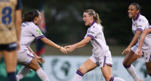 Women’s A-League: Perth Glory se recuperou duas vezes de desvantagem para vencer o Newcastle Jets por 3 a 2 e manter vivas as esperanças na final