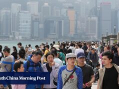 O número de turistas em Hong Kong aumenta no feriado do Ano Novo Chinês, à medida que as vendas de ouro brilham.