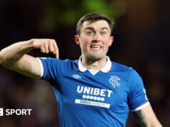 O defesa escocês John Suter assinou um novo contrato com o Rangers.