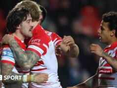Super League: St Helens 20-18 Leigh Leopards: suspense do Saints