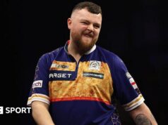 Dardos da Premier League: Josh Rock culpa sabonete pela derrota de Michael van Gerwen