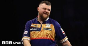 Dardos da Premier League: Josh Rock culpa sabonete pela derrota de Michael van Gerwen