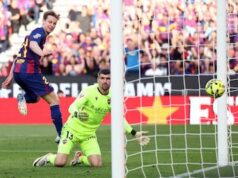 Frenkie de Jong marca o primeiro gol da temporada para o líder Barça, Boukema marca, mas perde para o Napoli