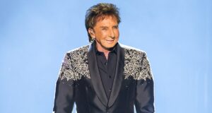 Barry Manilow adiou o resto de seus shows após uma cirurgia pulmonar