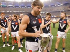 Vai ser grande: Chris Scott apoia o original para ficar