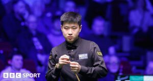O Campeonato de Jogadores: Zhao Xintong produziu uma finalização impressionante para vencer John Higgins.