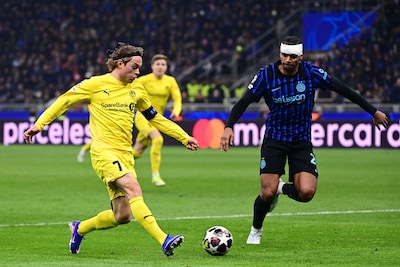 bodo-glimt-s-norwegian-midfielder-07-patrick-berg-l-and-inter-milan-s-swiss-defender-25-manuel-akanj.jpeg