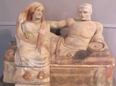 O turismo regressa a Florença com uma urna etrusca restaurada