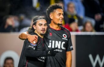 Irakli Yegoian ajudou o Excelsior a ampliar a vantagem com um belo chute de bicicleta.