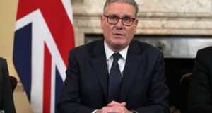 Starmer diz que “aviões britânicos voam nos céus” sobre o Oriente Médio enquanto exige que o Irã pare com “ataques indiscriminados” após blitz liderada pelos EUA