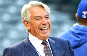 O lendário locutor do Blue Jays, Buck Martinez, está se aposentando após 38 anos no estande