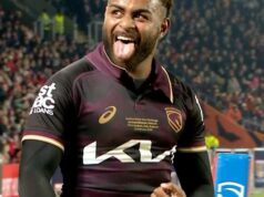 Mamãe imita o comportamento sexual com as pessoas