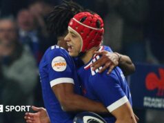 Seis Nações 2026: França 33-8 Itália – anfitriões mantêm candidatura ao Grand Slam