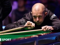 Welsh Open 2026: Barry Hawkins vence Wu Yize para chegar à final