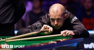 Welsh Open 2026: Barry Hawkins vence Wu Yize para chegar à final