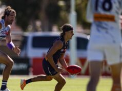Murphy Reid está fazendo um grande jogo como meio-campista em tempo integral no intra-clube Fremantle Dockers