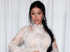 Cardi B cai da cadeira em show em Las Vegas e culpa ‘o governo’