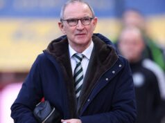 O’Neill disse que os jogadores do Celtic não podiam acreditar em uma disputa pelo título com Hearts e Rangers