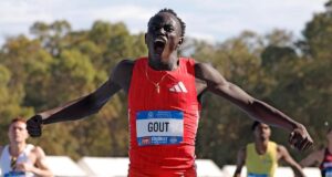 Gótico Gótico é impressionante com um tempo recorde de 100m