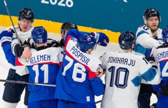 Homem é preso após retornar à Itália para assistir hóquei