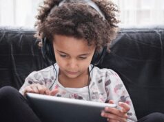 A pesquisa descobriu que o YouTube oferece recursos malucos de IA para crianças e vagabundos da praia