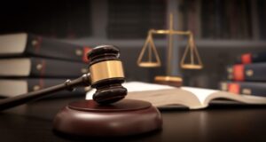 ‘Eu vou te matar’: Homem que ameaçou vários funcionários em assalto a uma mercearia no Oregon, condenado à prisão