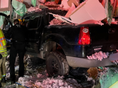 ‘Casa estrondosa’: família Tigard desalojada após caminhão aéreo abrir buraco na casa