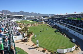 Os fãs do Phoenix Open se estendem do famoso evento do PGA Tour enquanto o corpo de bombeiros emite um alerta
