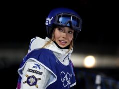 A estrela olímpica do snowboard Eileen Gu diz que está frustrada por não conseguir ajuda com sua agenda lotada