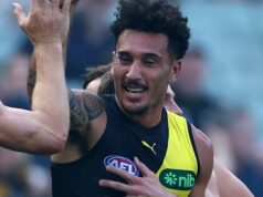 Jogador do Richmond, Mykelti Lefau, pego bebendo