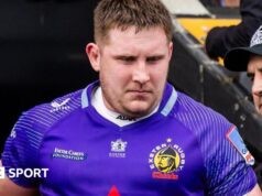 Lewis Pearson: Exeter Chiefs assina novo contrato
