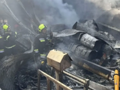 Um helicóptero militar iraniano caiu no mercado central, matando quatro pessoas