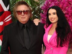 Dan McLean, 80, comemora 10º aniversário com a namorada Paris, 31